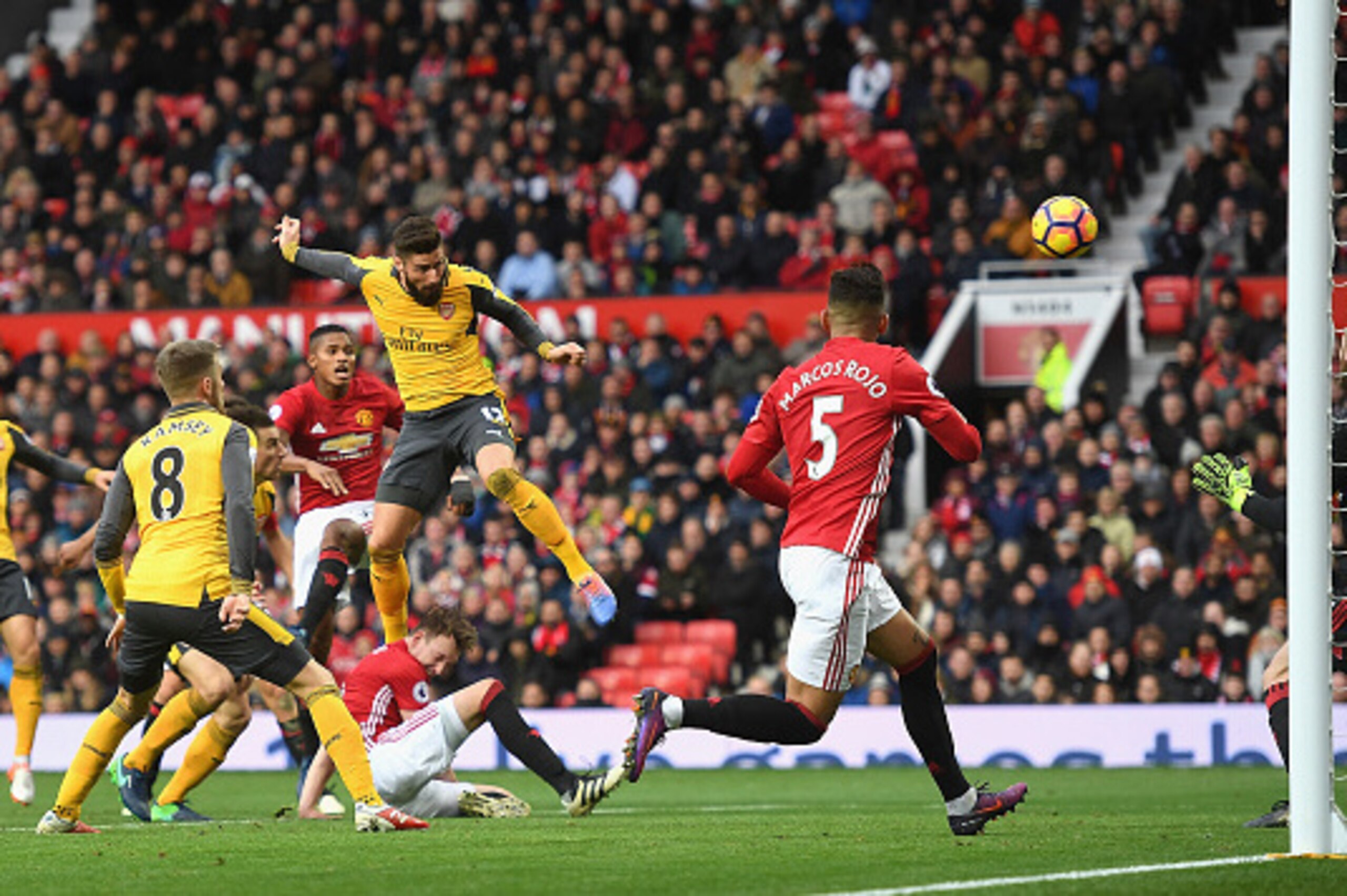 MANCHESTER, ENGLAND - NOVEMBER 19:  Olivier Giroud of Arsenal (C) scores his sides first goal during the Premier League match between Manchester United and Arsenal at Old Trafford on November 19, 2016 in Manchester, England.  (Photo by Michael Regan/Getty