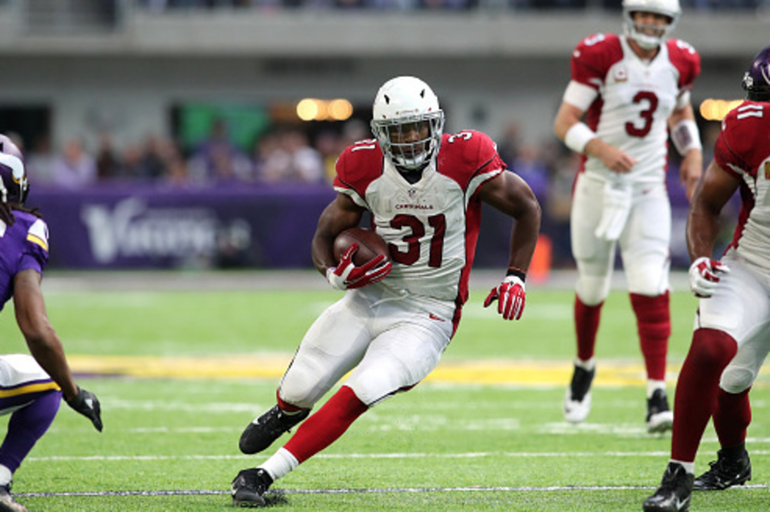 MINNEAPOLIS, MN - NOVEMBER 20: David Johnson #31 of the Arizona Cardinals carries the ball in the second quarter of the game against the Minnesota Vikings on November 20, 2016 at US Bank Stadium in Minneapolis, Minnesota. (Photo by Adam Bettcher/Getty Ima MINNEAPOLIS, MN - NOVEMBER 20: David Johnson #31 of the Arizona Cardinals carries the ball in the second quarter of the game against the Minnesota Vikings on November 20, 2016 at US Bank Stadium in Minneapolis, Minnesota. (Photo by Adam Bettcher/Getty Ima