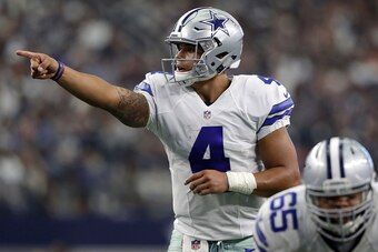 ARLINGTON, TX - NOVEMBER 20:   Dak Prescott #4 of the Dallas Cowboys calls a play at the line of scrimmage during the second half against the Baltimore Ravens at AT&T Stadium on November 20, 2016 in Arlington, Texas.  (Photo by Ronald Martinez/Getty Image