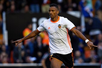 VALENCIA, SPAIN - NOVEMBER 20:  Nani of Valencia celebrates scoring his team's first goal during the La Liga match between Valencia CF and Granada CF at Mestalla Stadium on November 20, 2016 in Valencia, Spain.  (Photo by Manuel Queimadelos Alonso/Getty I