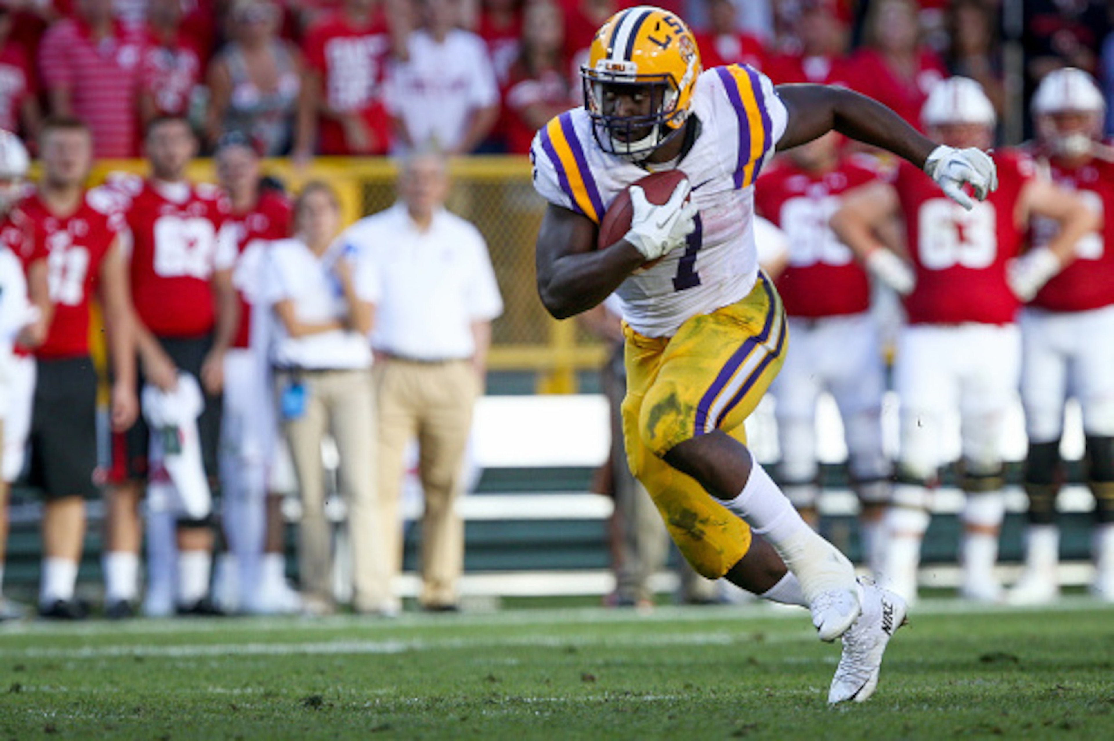 GREEN BAY, WI - SEPTEMBER 3:  Leonard Fournette #7 of the LSU Tigers runs with the ball in the fourth quarter against the Wisconsin Badgers at Lambeau Field on September 3, 2016 in Green Bay, Wisconsin. (Photo by Dylan Buell/Getty Images)