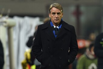 MILAN, ITALY - NOVEMBER 23:  FC Internazionale Milano head coach Roberto Mancini looks on during the Serie A match between AC Milan and FC Internazionale Milano at Stadio Giuseppe Meazza on November 23, 2014 in Milan, Italy.  (Photo by Valerio Pennicino/G