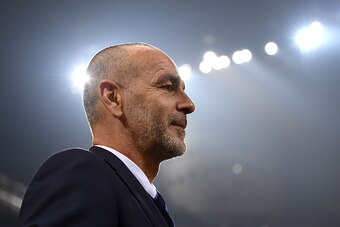 MILAN, ITALY - NOVEMBER 20:  FC Internazionale head coach Stefano Pioli looks on during the Serie A match between AC Milan and FC Internazionale at Stadio Giuseppe Meazza on November 20, 2016 in Milan, Italy.  (Photo by Valerio Pennicino/Getty Images)