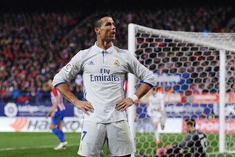 MADRID, SPAIN - NOVEMBER 19:  Cristiano Ronaldo of Real Madrid celebrate after scoring Real's 3rd goal during the La Liga match between Club Atletico de Madrid and Real Madrid CF at Vicente Calderon Stadium on November 19, 2016 in Madrid, Spain.  (Photo b
