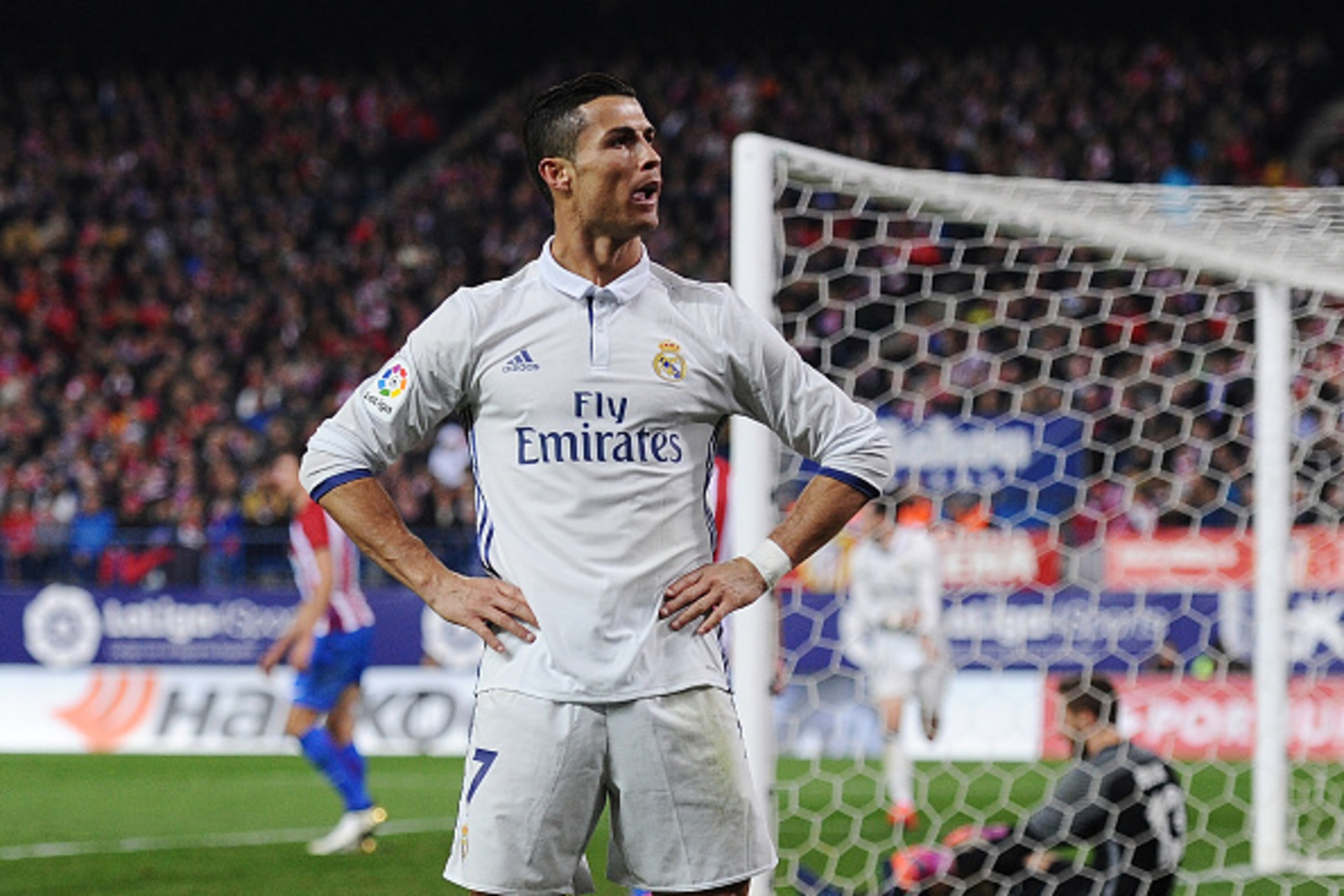 MADRID, SPAIN - NOVEMBER 19:  Cristiano Ronaldo of Real Madrid celebrate after scoring Real's 3rd goal during the La Liga match between Club Atletico de Madrid and Real Madrid CF at Vicente Calderon Stadium on November 19, 2016 in Madrid, Spain.  (Photo b