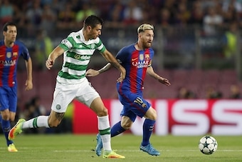 (L-R) Nir Biton of Celtic FC, Lionel Messi of FC Barcelona during the UEFA Champions League group C match between FC Barcelona and Celtic on September 13, 2016 at the Camp Nou stadium in Barcelona, Spain.(Photo by VI Images via Getty Images)