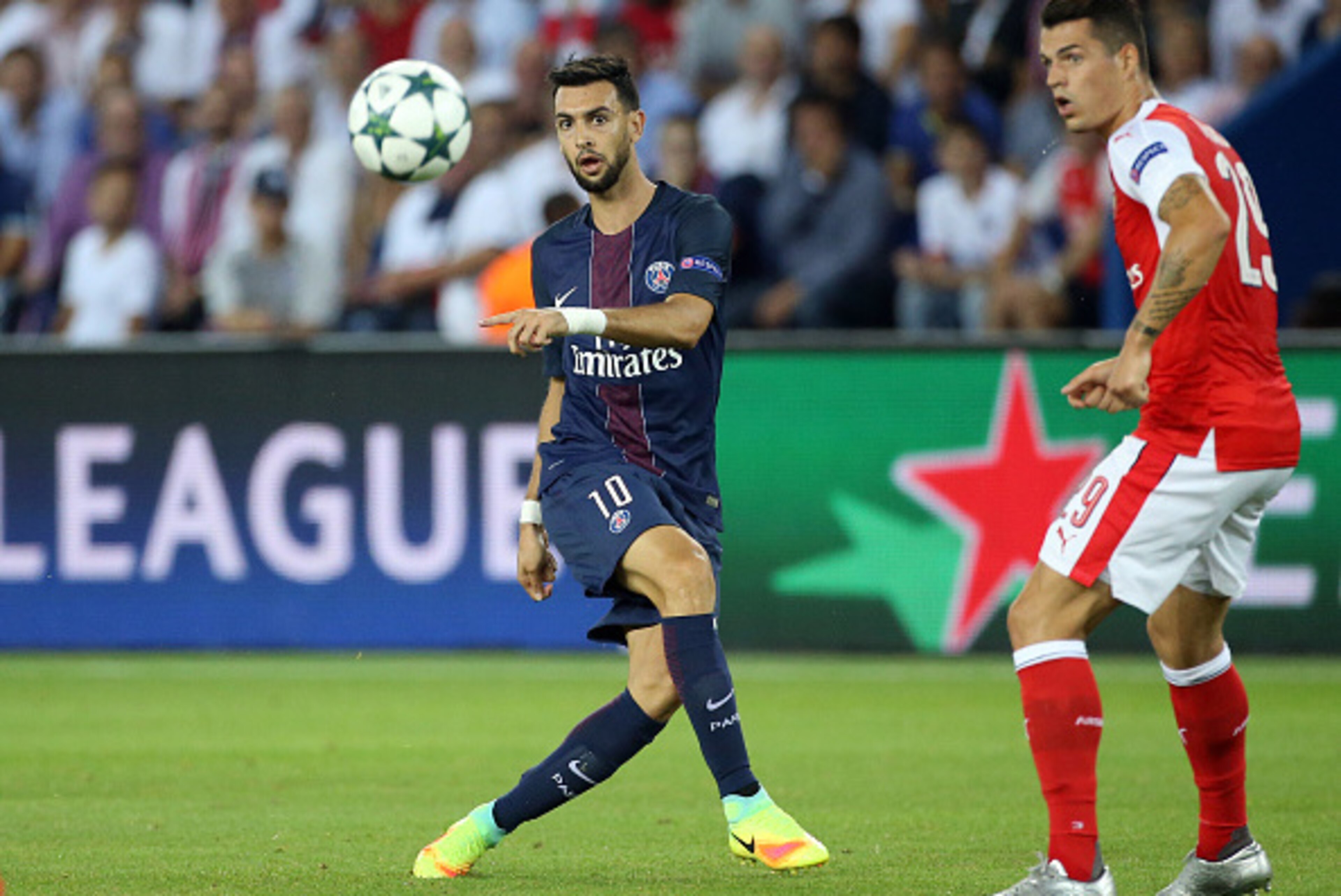 PARIS, FRANCE - SEPTEMBER 13: Javier Pastore of PSG in action during the UEFA Champions League group phase match between Paris Saint-Germain and Arsenal FC at Parc des Princes on September 13, 2016 in Paris, France. (Photo by Jean Catuffe/Getty Images)