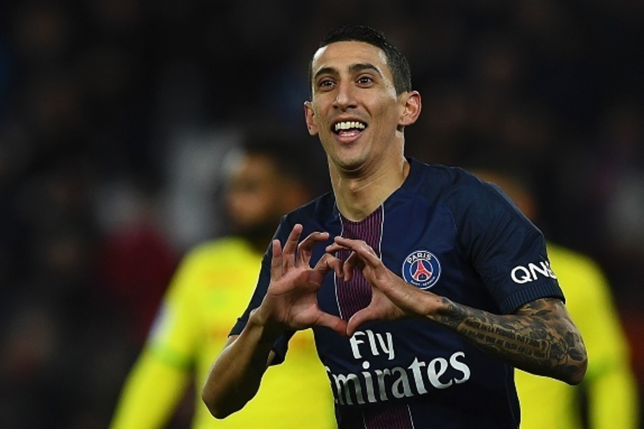 TOPSHOT - Paris Saint-Germain's Argentinian forward Angel Di Maria celebrates his goal during the French L1 football match between Paris Saint-Germain and Nantes at the Parc des Princes stadium in Paris on November 19, 2016.  / AFP / FRANCK FIFE        (P