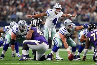 ARLINGTON, TX - NOVEMBER 20:   Dak Prescott #4 of the Dallas Cowboys calls a play at the line of scrimmage during the fourth quarter against the Baltimore Ravens at AT&T Stadium on November 20, 2016 in Arlington, Texas.  (Photo by Tom Pennington/Getty Ima