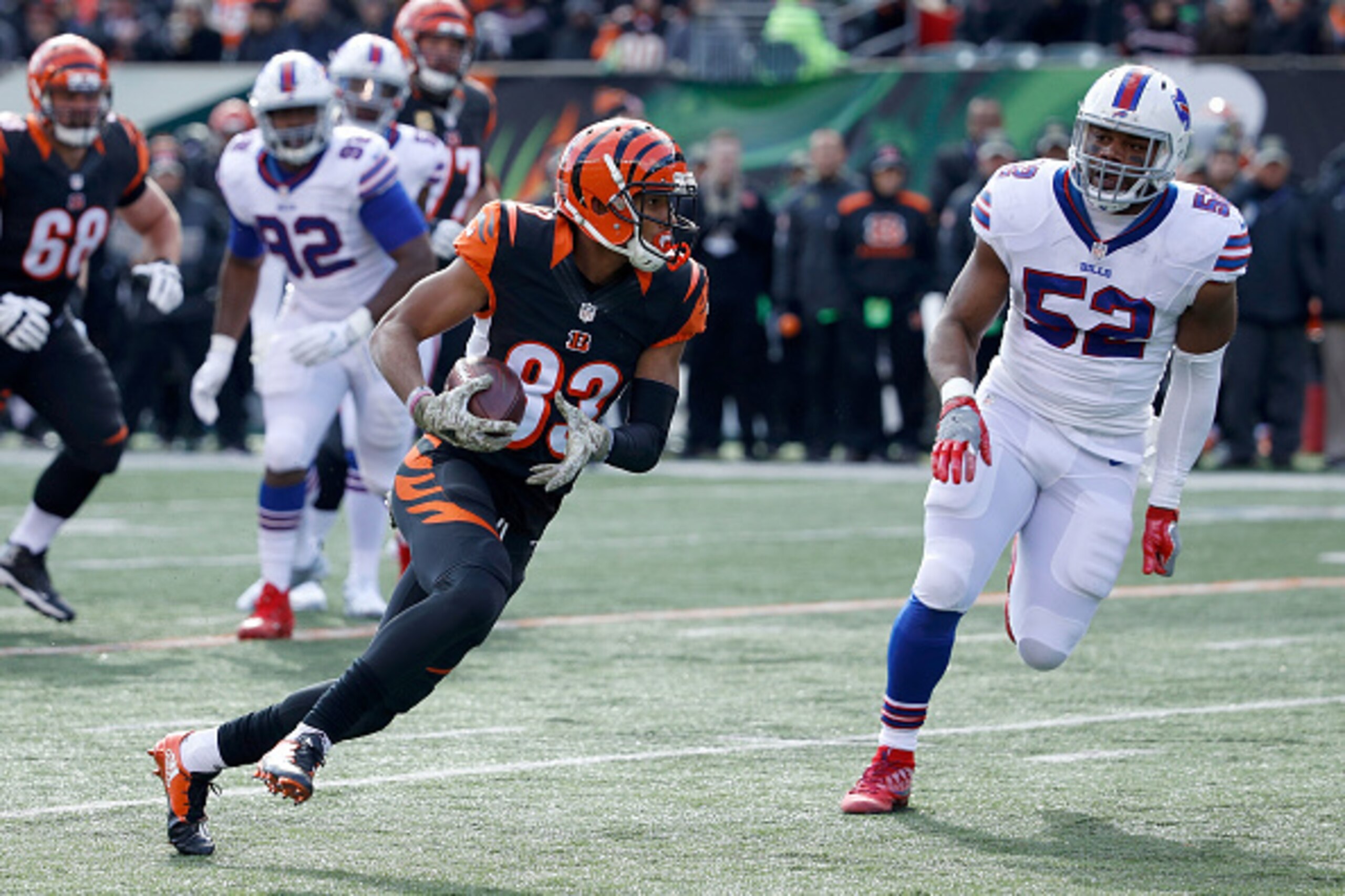 CINCINNATI, OH - NOVEMBER 20:  Tyler Boyd #83 of the Cincinnati Bengals runs the ball past Preston Brown #52 of the Buffalo Bills during the first quarter at Paul Brown Stadium on November 20, 2016 in Cincinnati, Ohio. (Photo by Joe Robbins/Getty Images)