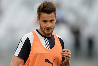 Bordeaux's  French defender Mathieu Debuchy looks on during the warm up prior to the French Ligue 1 football  match between Bordeaux and Lorient on May 7, 2016 at the Matmut Atlantique stadium in Bordeaux, southwestern France. AFP PHOTO / NICOLAS TUCAT / 