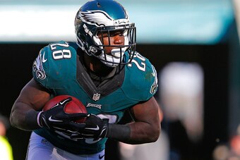 PHILADELPHIA, PA - NOVEMBER 13: Wendell Smallwood #28 of the Philadelphia Eagles in action against the Atlanta Falcons during a game at Lincoln Financial Field on November 13, 2016 in Philadelphia, Pennsylvania. The Eagles defeated the Falcons 24-15. (Pho