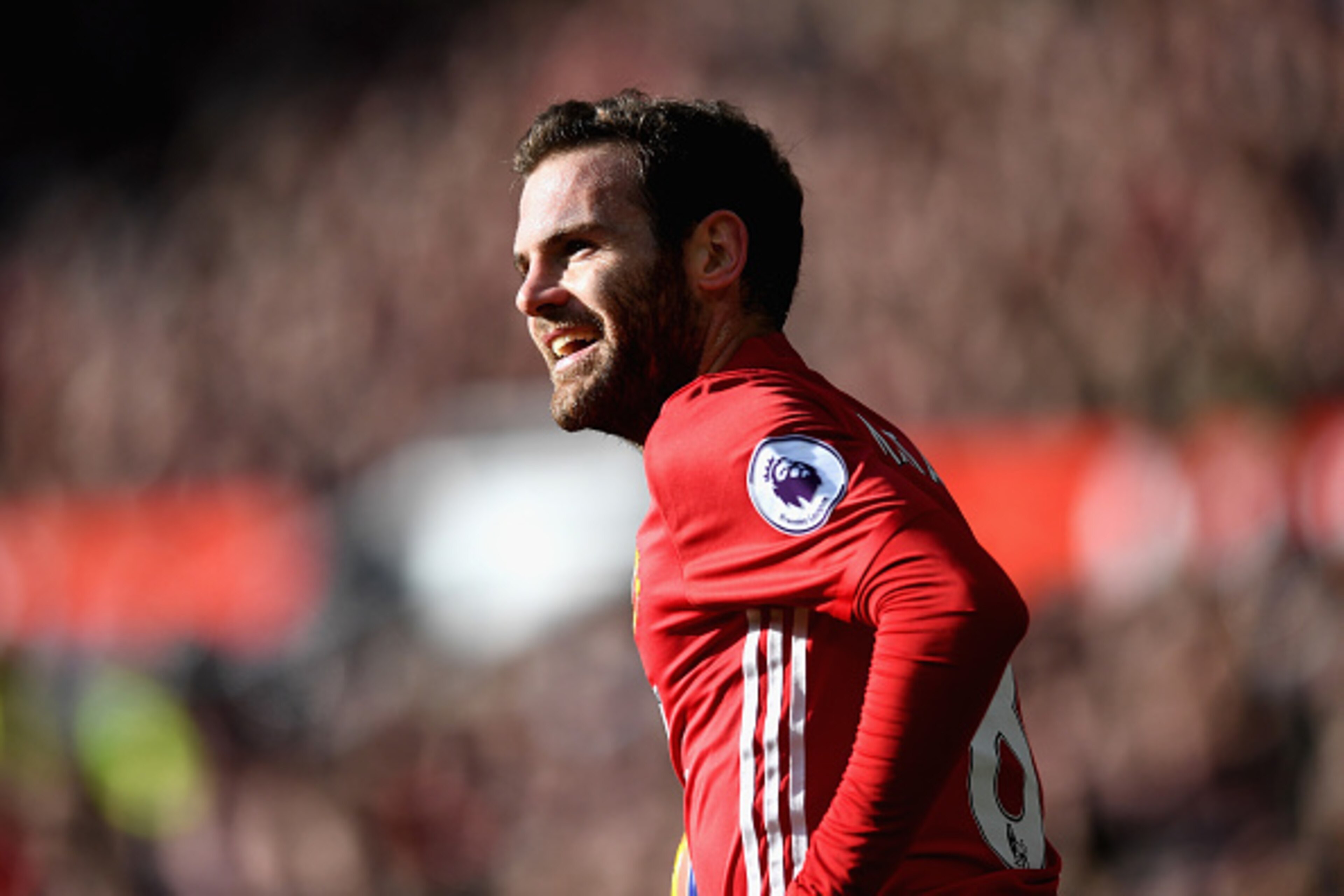 MANCHESTER, ENGLAND - NOVEMBER 19: Juan Mata of Manchester United in action during the Premier League match between Manchester United and Arsenal at Old Trafford on November 19, 2016 in Manchester, England.  (Photo by Michael Regan/Getty Images)