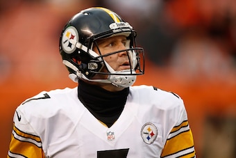 CLEVELAND, OH - NOVEMBER 20:  Ben Roethlisberger #7 of the Pittsburgh Steelers looks on during the fourth quarter against the Cleveland Browns at FirstEnergy Stadium on November 20, 2016 in Cleveland, Ohio. (Photo by Gregory Shamus/Getty Images)