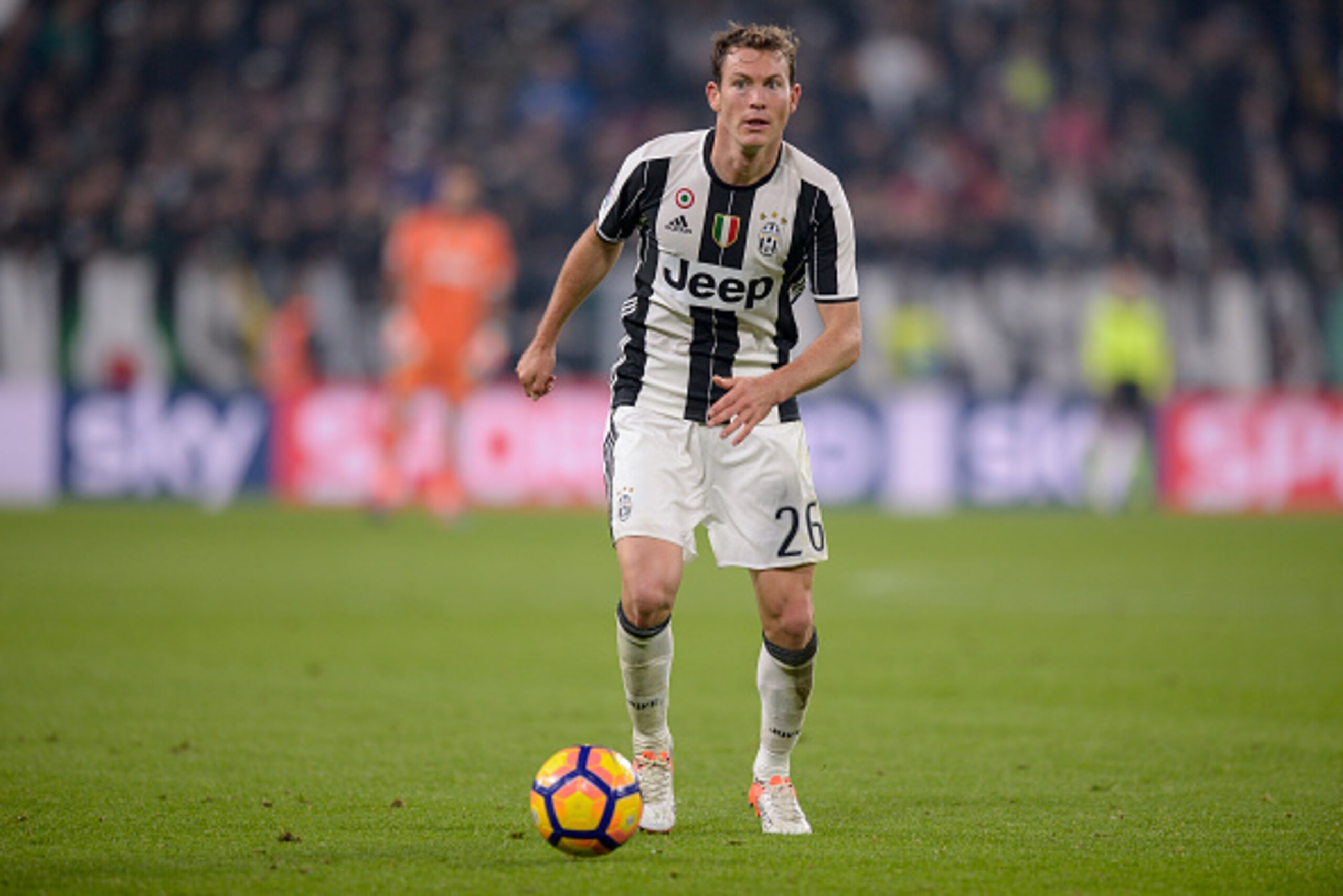 Stephan Lichtsteiner of Juventus FC in action during the Serie A match between Juventus FC and SSC Napoli at Juventus Stadium on October 29, 2016 in Turin, Italy.