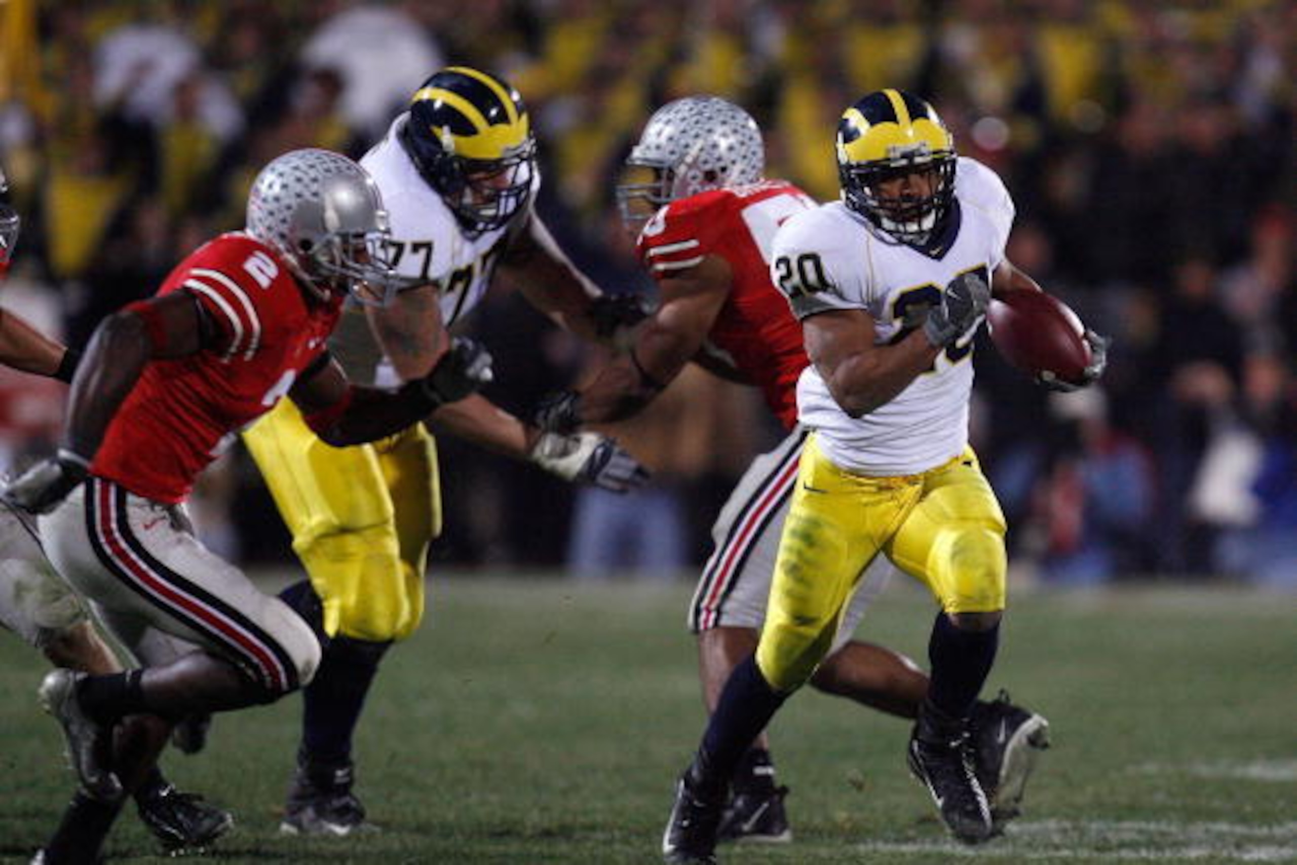 COLUMBUS, OH - NOVEMBER 18:  Mike Hart #20 of the Michigan Wolverines runs the ball against the Ohio State Buckeyes November 18, 2006 at Ohio Stadium in Columbus, Ohio. Ohio State won 42-39. (Photo by Gregory Shamus/Getty Images)