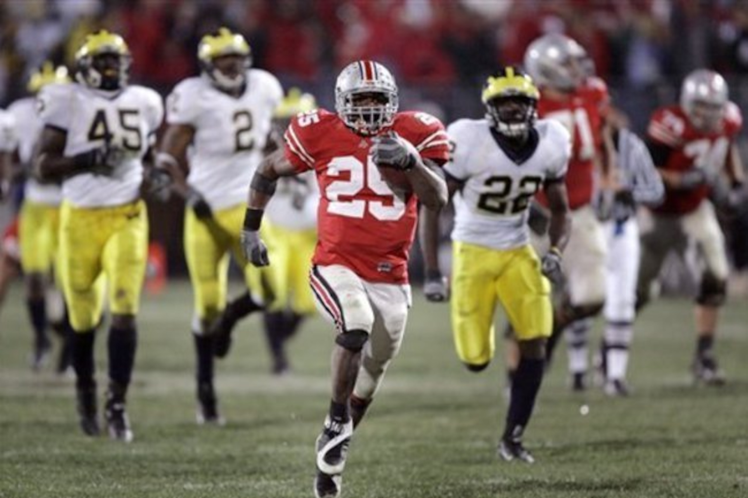 Ohio State's Antonio Pittman runs away from the defense on his 56-yard touchdown run.