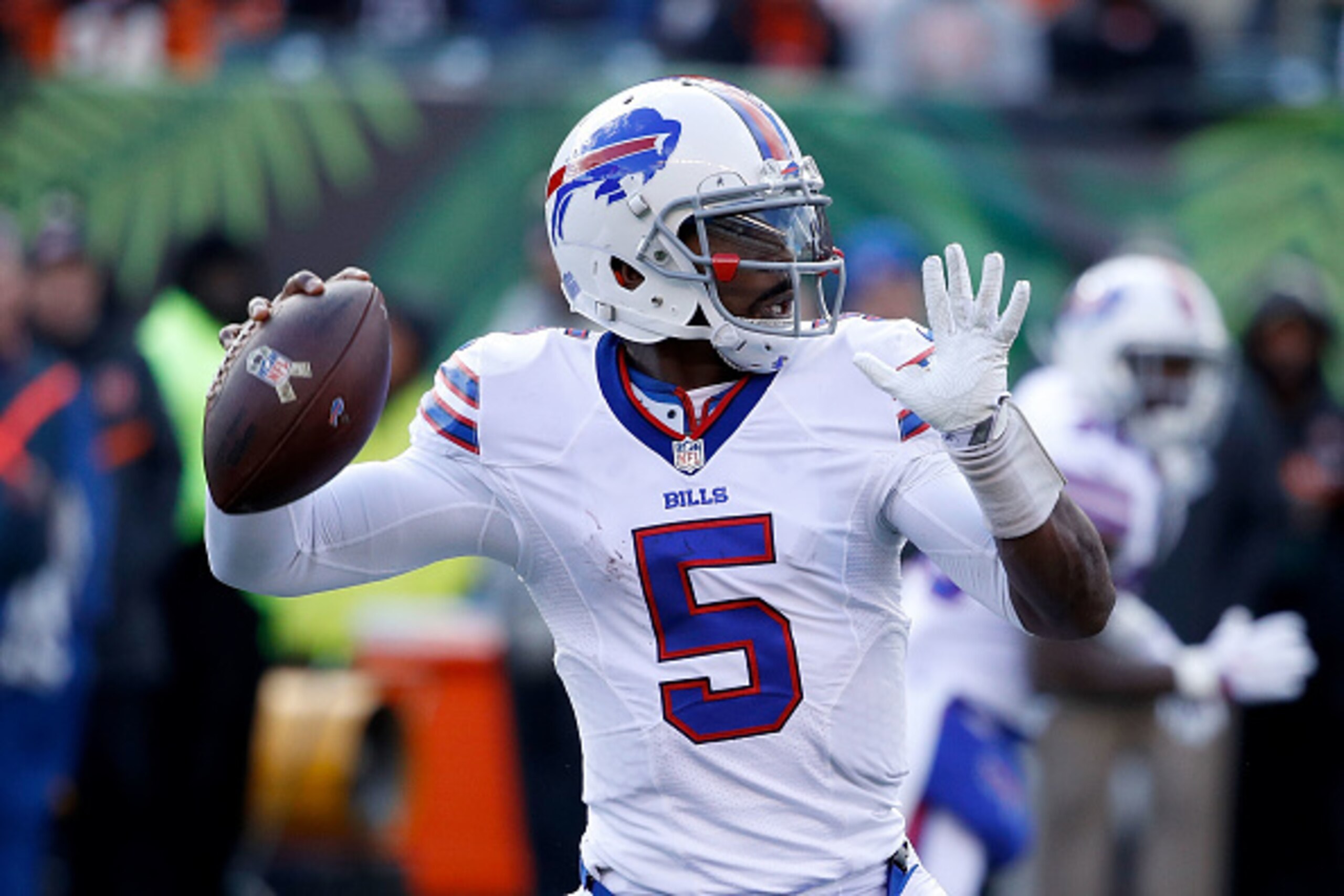CINCINNATI, OH - NOVEMBER 20:  Tyrod Taylor #5 of the Buffalo Bills throws a pass during the second quarter of the game against the Cincinnati Bengals at Paul Brown Stadium on November 20, 2016 in Cincinnati, Ohio. (Photo by Joe Robbins/Getty Images)