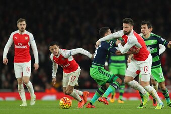 LONDON, ENGLAND - MARCH 02:  Alexis Sanchez and Olivier Giroud of Arsenal battle with Kyle Naughton of Swansea City during the Barclays Premier League match between Arsenal and Swansea City at the Emirates Stadium on March 2, 2016 in London, England.  (Ph