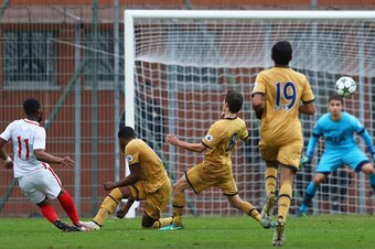 MONACO - NOVEMBER 22:  Moussa Sylla of AS Monaco (11) scores their second goal during the UEFA Youth Champions League match between AS Monaco FC and Tottenham Hotspur FC  at La Turbie Training Centre on November 22, 2016 in Monaco, Monaco.  (Photo by Mich
