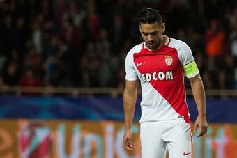 Monaco's Colombian forward Radamel Falcao reacts after missing a penalty kick during the UEFA Champions League group E football match AS Monaco and Tottenham Hotspur FC at the Louis II stadium in Monaco on November 22, 2016. / AFP / BERTRAND LANGLOIS     
