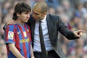 Barcelona's coach Pep Guardiola (R) talks with Barcelona's Argentinian forward Lionel Messi during their Spanish League football match between Barcelona and Jerez on April 24, 2010 at Camp Nou stadium in Barcelona. AFP PHOTO/LLUIS GENE (Photo credit shoul