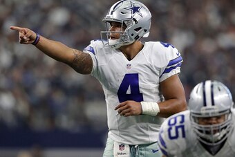 ARLINGTON, TX - NOVEMBER 20:   Dak Prescott #4 of the Dallas Cowboys calls a play at the line of scrimmage during the second half against the Baltimore Ravens at AT&T Stadium on November 20, 2016 in Arlington, Texas.  (Photo by Ronald Martinez/Getty Image