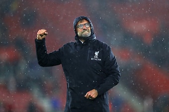 SOUTHAMPTON, ENGLAND - NOVEMBER 19: Jurgen Klopp, Manager of Liverpool shows appreciation to the fans after the final whislte during the Premier League match between Southampton and Liverpool at St Mary's Stadium on November 19, 2016 in Southampton, Engla