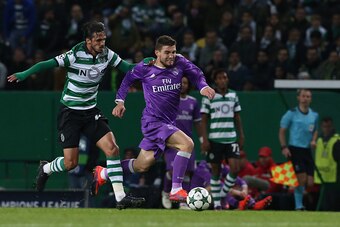 LISBON, PORTUGAL - NOVEMBER 22: Real Madrid's midfielder Mateo Kovacic from Croacia with Sporting CP's forward Bryan Ruiz from Costa Rica in action during the UEFA Champions League match between Sporting Clube de Portugal and Real Madrid CF at Estadio Jos