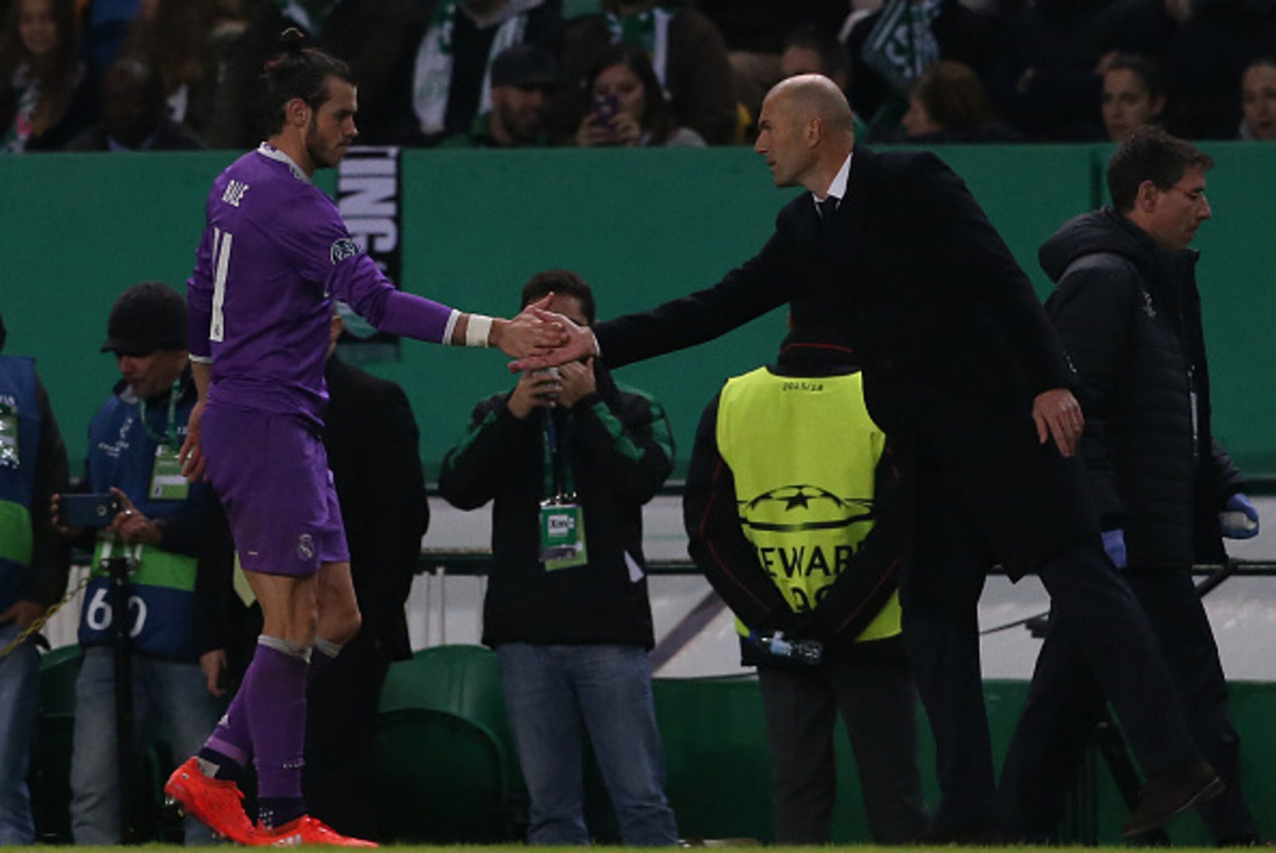 LISBON, PORTUGAL - NOVEMBER 22: Real Madrid's forward Gareth Bale from Wales with Real Madrid's head coach Zinedine Zidane from France after  leaving pitch injured during the UEFA Champions League match between Sporting Clube de Portugal and Real Madrid C