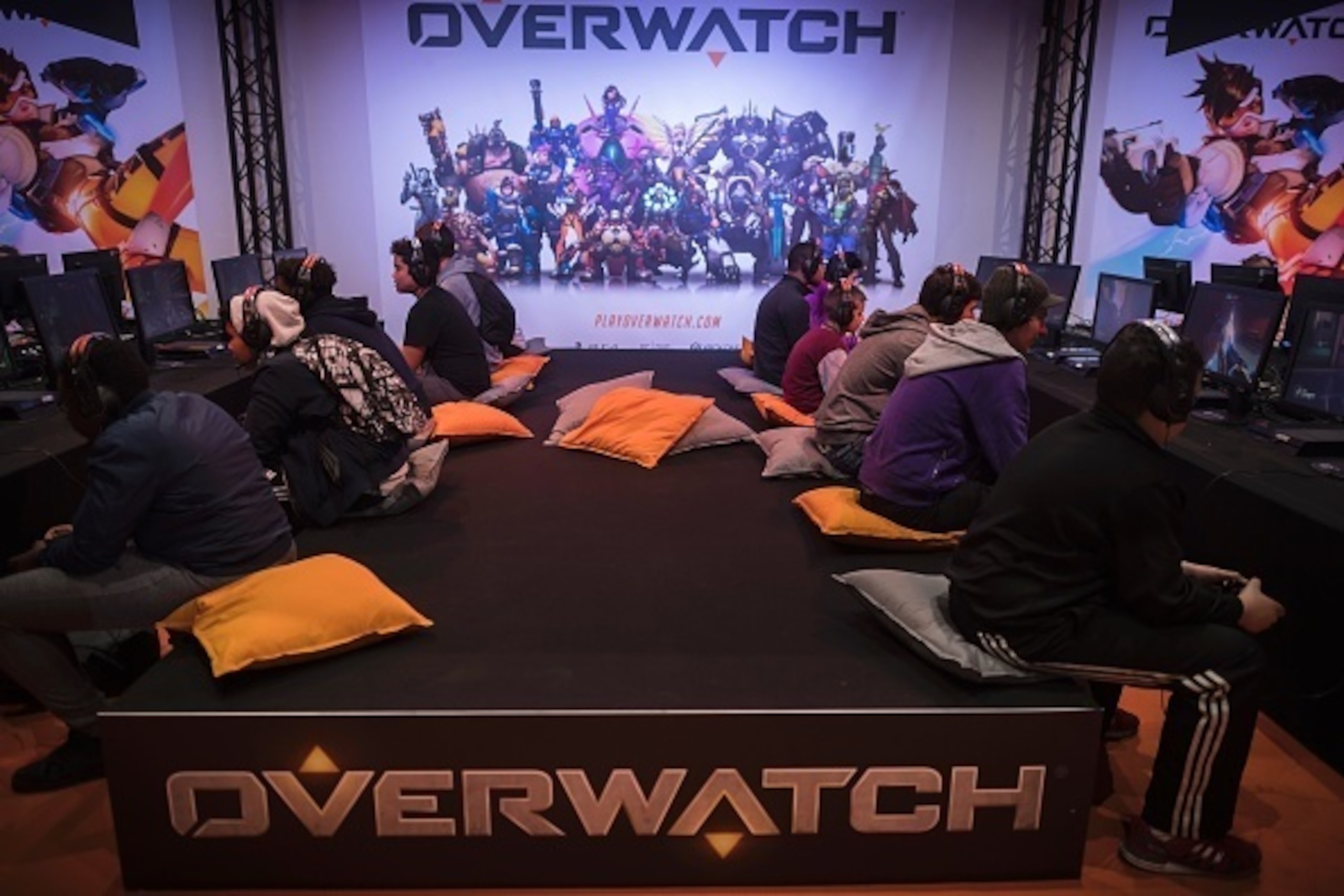 Visitors play the video game 'Overwatch' on October 27, 2016 at the trade fair for the Paris Games Week, in Paris.
Paris Games Week will run from October 27 until October 31, 2016. / AFP / LIONEL BONAVENTURE (Photo credit should read LIONEL BONAVEN Visitors play the video game 'Overwatch' on October 27, 2016 at the trade fair for the Paris Games Week, in Paris.
Paris Games Week will run from October 27 until October 31, 2016. / AFP / LIONEL BONAVENTURE (Photo credit should read LIONEL BONAVEN