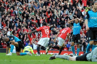 Manchester United's Federico Macheda (3L) celebrates after scoring the third and winning goal during the English Premiership football match against Aston Villa at Old Trafford, Manchester, north-west England, on April 5, 2009. AFP PHOTO/ANDREW YATES.  FOR