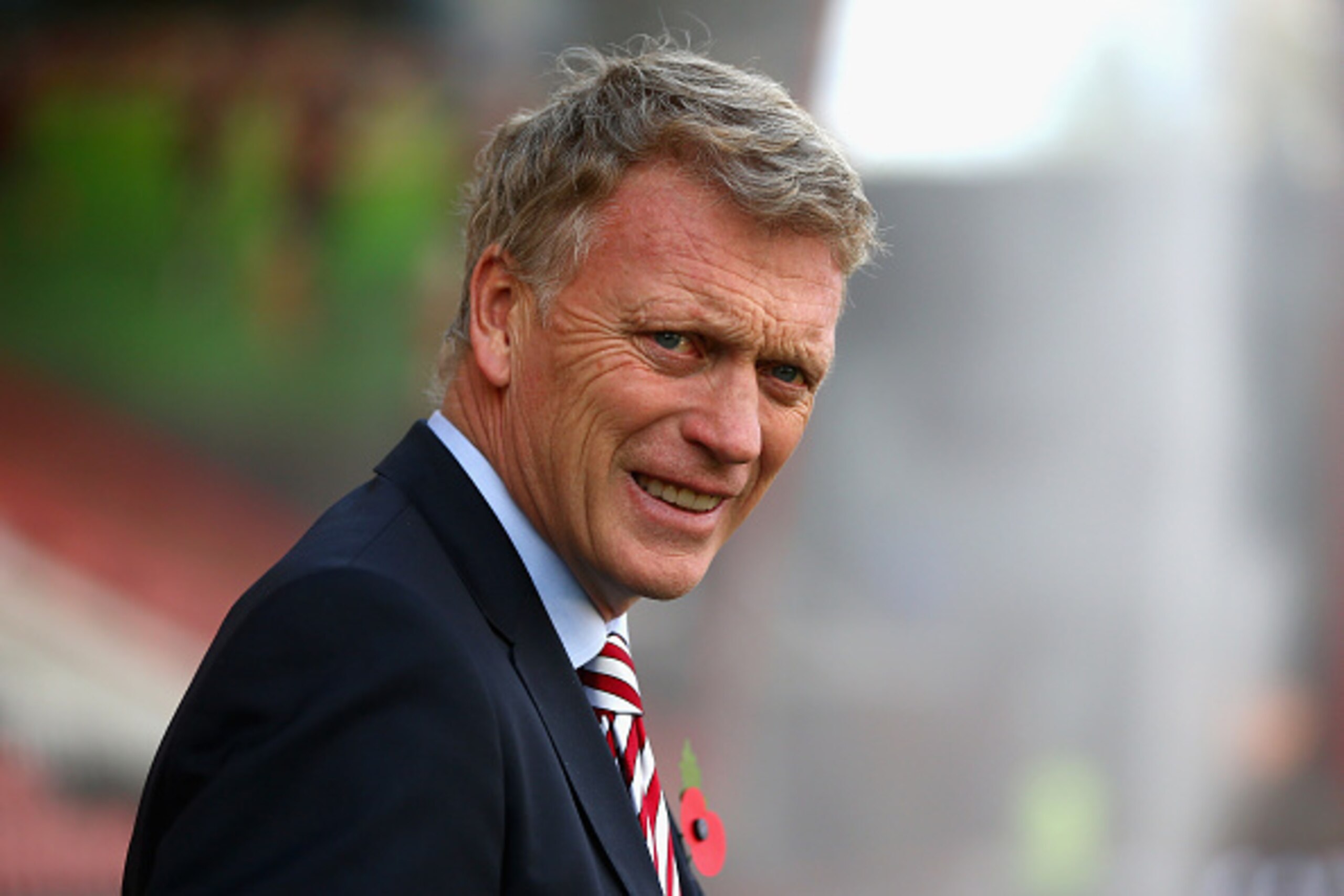 BOURNEMOUTH, ENGLAND - NOVEMBER 05:  David Moyes, Manager of Sunderland takes a look at the pitch prior to kick off during the Premier League match between AFC Bournemouth and Sunderland at Vitality Stadium on November 5, 2016 in Bournemouth, England.  (P