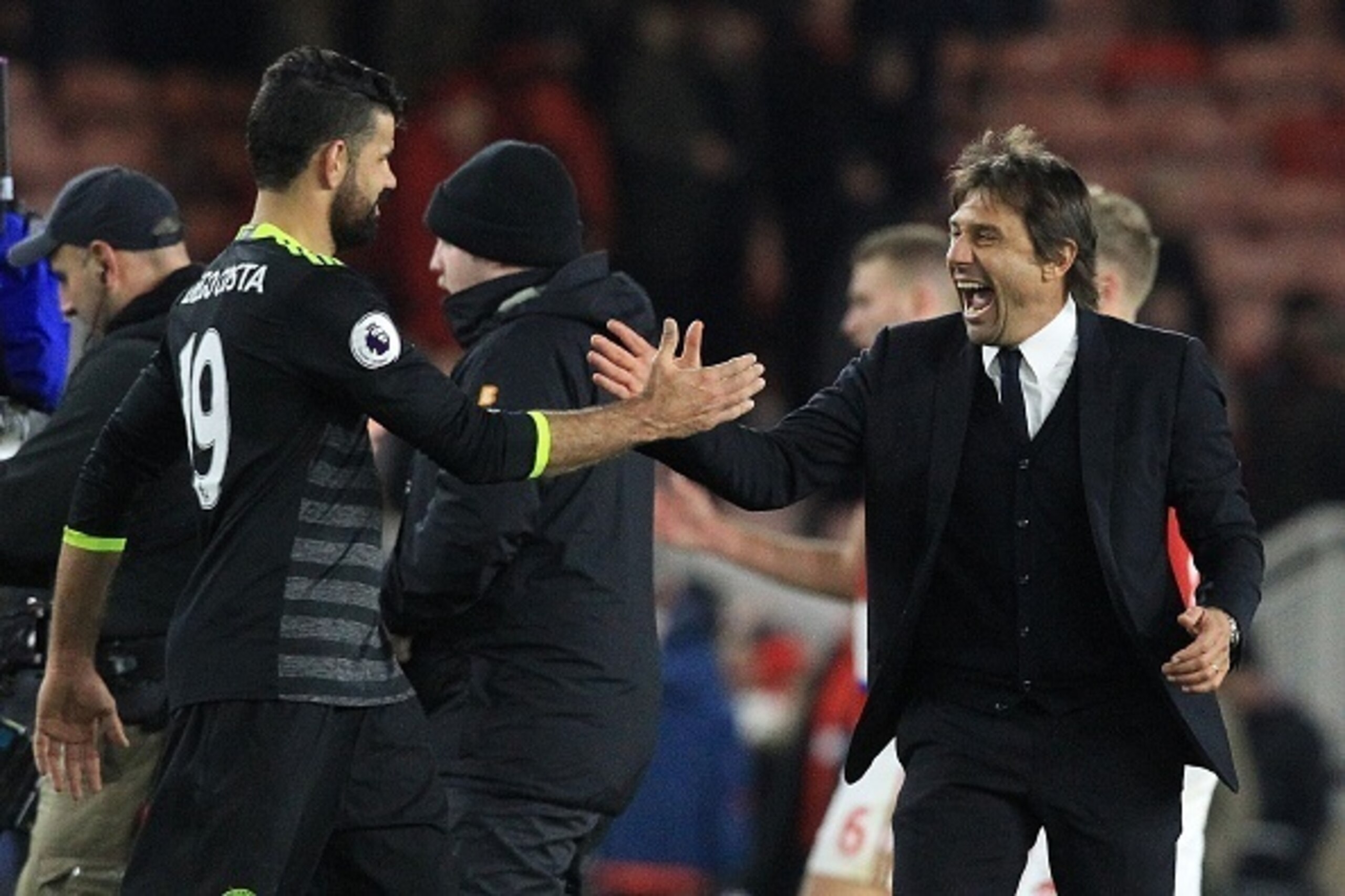 Chelsea's Italian head coach Antonio Conte (R) reacts as he congratulates Chelsea's Brazilian-born Spanish striker Diego Costa following the English Premier League football match between Middlesbrough and Cheslea at Riverside Stadium in Middlesbrough, nor