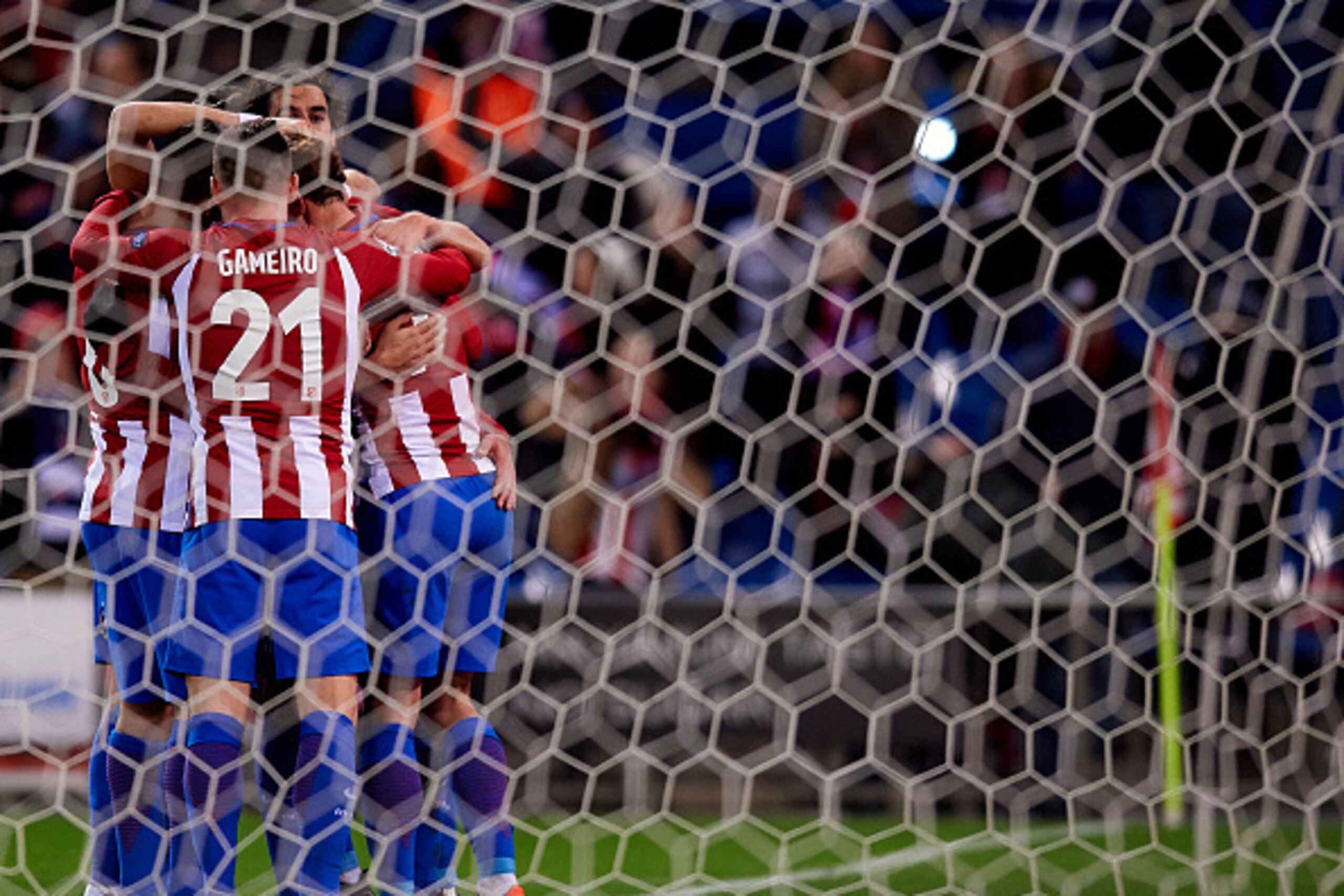 MADRID, SPAIN - NOVEMBER 23:  Kevin Gameiro of Atletico de Madrid celebrates with his teammates during the UEFA Champions League Group D match between Club Atletico de Madrid and PSV Eindhoven at Vicente Calderon Stadium on November 23, 2016 in Madrid, Sp