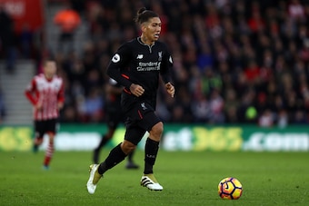 SOUTHAMPTON, ENGLAND - NOVEMBER 19:  Roberto Firmino of Liverpool in action during the Premier League match between Southampton and Liverpool at St Mary's Stadium on November 19, 2016 in Southampton, England.  (Photo by Bryn Lennon/Getty Images)