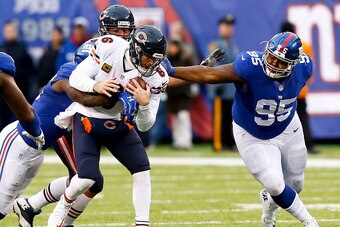 EAST RUTHERFORD, NJ - NOVEMBER 20: Jay Cutler #6 of the Chicago Bears is sacked by Jason Pierre-Paul #90 of the New York Giants during their game at MetLife Stadium on November 20, 2016 in East Rutherford, New Jersey. (Photo by Jeff Zelevansky/Getty Image