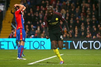 LONDON, ENGLAND - NOVEMBER 19: Yaya Toure of Manchester City celebrates scoring his sides second goal during the Premier League match between Crystal Palace and Manchester City at Selhurst Park on November 19, 2016 in London, England.  (Photo by Charlie C