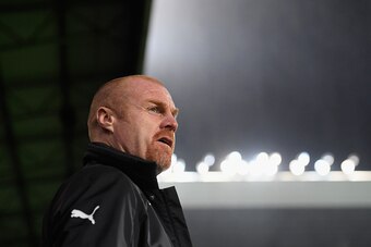 WEST BROMWICH, ENGLAND - NOVEMBER 21:  Burnley manager Sean Dyche looks on during the Premier League match between West Bromwich Albion and Burnley at The Hawthorns on November 21, 2016 in West Bromwich, England.  (Photo by Stu Forster/Getty Images)