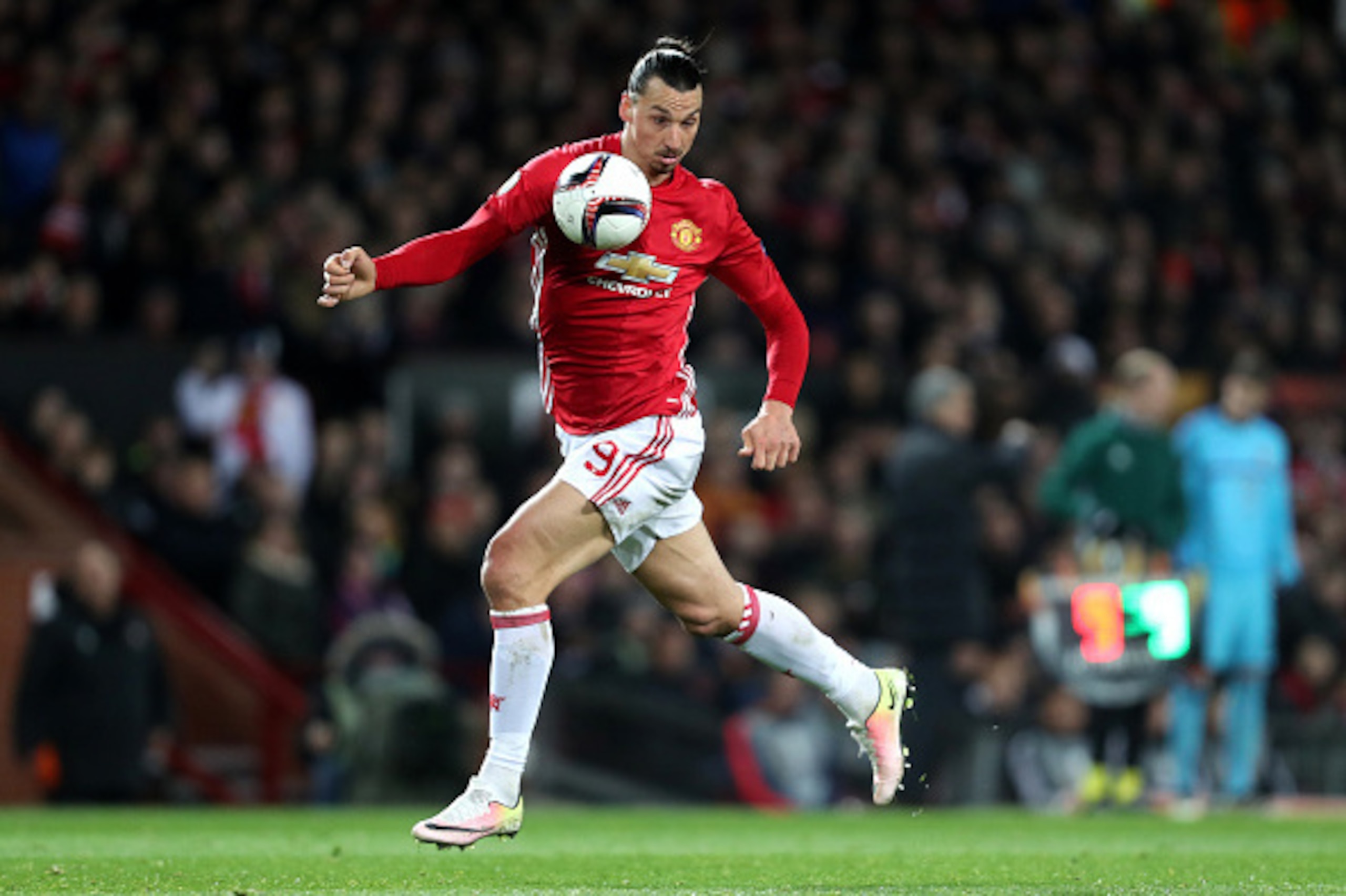 MANCHESTER, ENGLAND - NOVEMBER 24: Zlatan Ibrahimovic of Manchester United in action during the UEFA Europa League match between Manchester United FC and Feyenoord at Old Trafford on November 24, 2016 in Manchester, England. (Photo by James Baylis - AMA MANCHESTER, ENGLAND - NOVEMBER 24: Zlatan Ibrahimovic of Manchester United in action during the UEFA Europa League match between Manchester United FC and Feyenoord at Old Trafford on November 24, 2016 in Manchester, England. (Photo by James Baylis - AMA