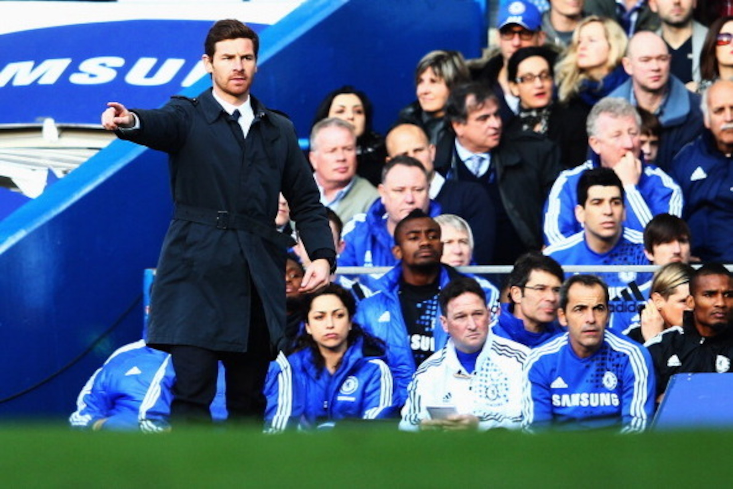 LONDON, ENGLAND - FEBRUARY 25:  Andre Villas-Boas the Chelsea manager watches from the touchline during the Barclays Premier League match between Chelsea and Bolton Wanderers at Stamford Bridge on February 25, 2012 in London, England.  (Photo by Clive Mas