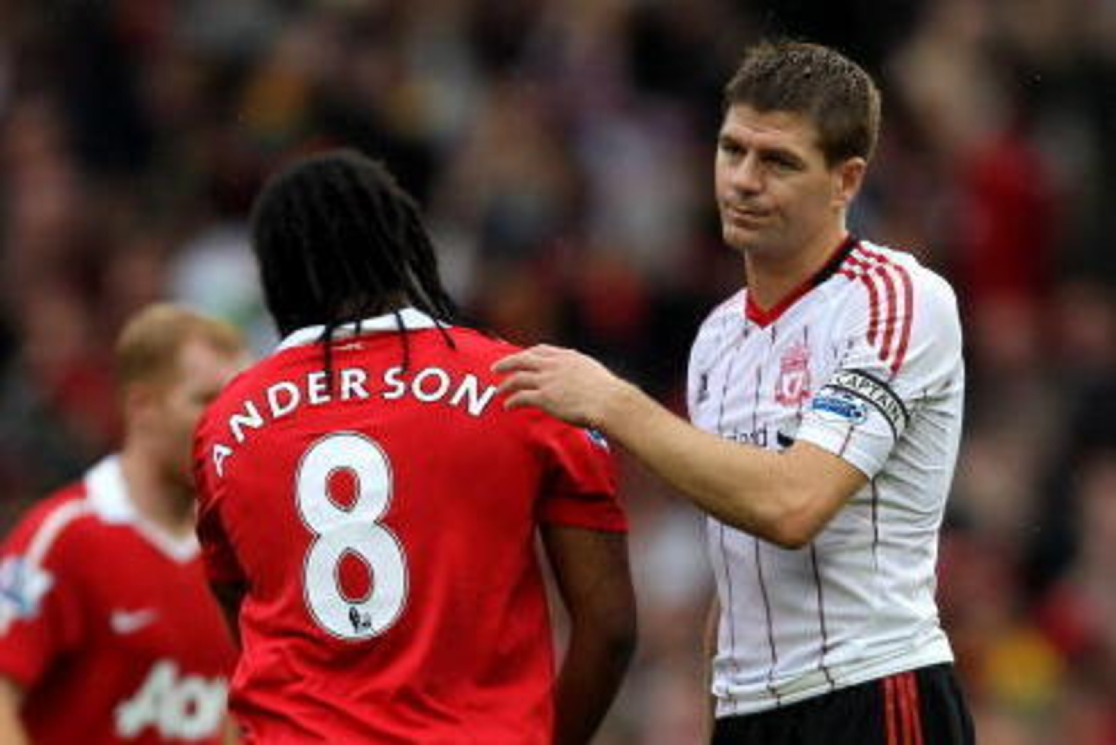 MANCHESTER, ENGLAND - SEPTEMBER 19:  Steven Gerrard of Liverpool shakes hands with Anderson of Manchester United at the end of the Barclays Premier League match between Manchester United and Liverpool at Old Trafford on September 19, 2010 in Manchester, E