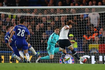 LONDON, ENGLAND - MAY 02 :  Son Heung-Min of Tottenham Hotspur scores a goal to make it 0-2 during the Barclays Premier League match between Chelsea and Tottenham Hotspur at Stamford Bridge on May 2, 2016 in London, England.  (Photo by Catherine Ivill - A