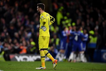 LONDON, ENGLAND - MAY 02:  A dejected Hugo Lloris of Tottenham Hotspur looks on after conceding a second goal during the Barclays Premier League match between Chelsea and Tottenham Hotspur at Stamford Bridge on May 02, 2016 in London, England.jd  (Photo b