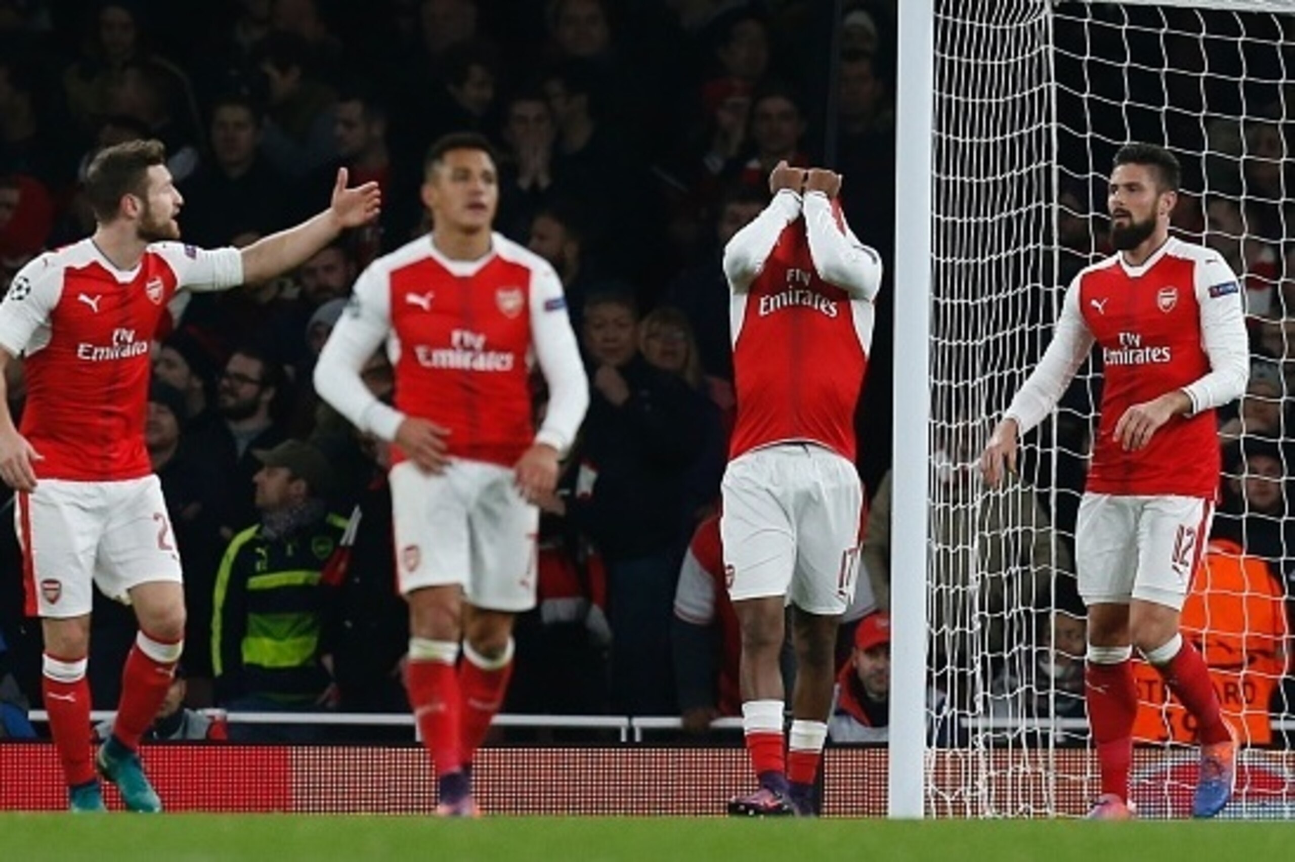 TOPSHOT - Arsenal's Nigerian striker Alex Iwobi (2R) reacts after deflecting the ball from Paris Saint-Germain's Brazilian midfielder Lucas Moura's header for Paris's second goal during the UEFA Champions League group A football match between Arsenal and 