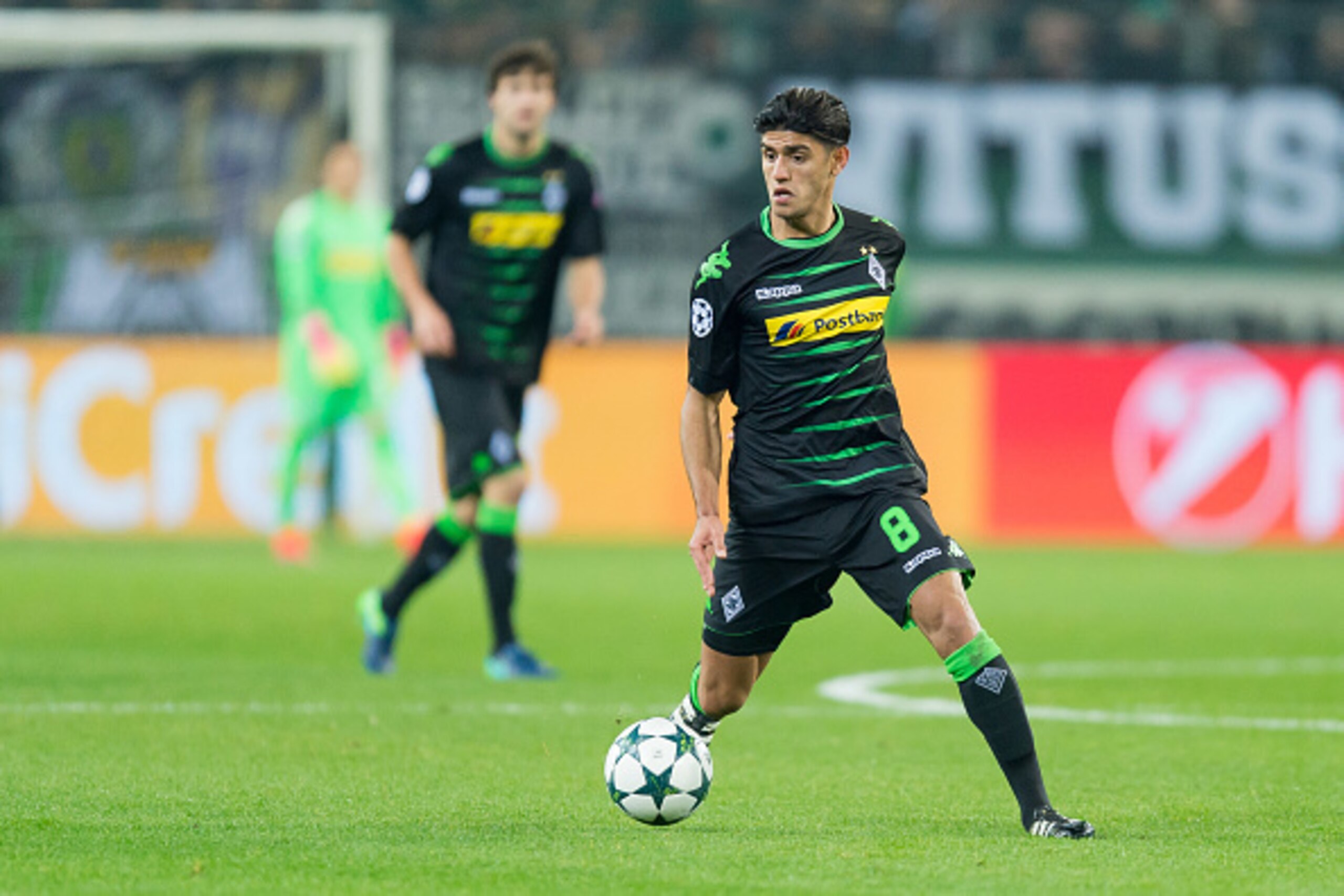 MOENCHENGLADBACH, GERMANY - NOVEMBER 23:  Mahmoud Dahoud of Gladbach in action during the UEFA Champions League match between VfL Borussia Moenchengladbach and Manchester City FC at Borussia-Park on November 23, 2016 in Moenchengladbach, North Rhine-Westp