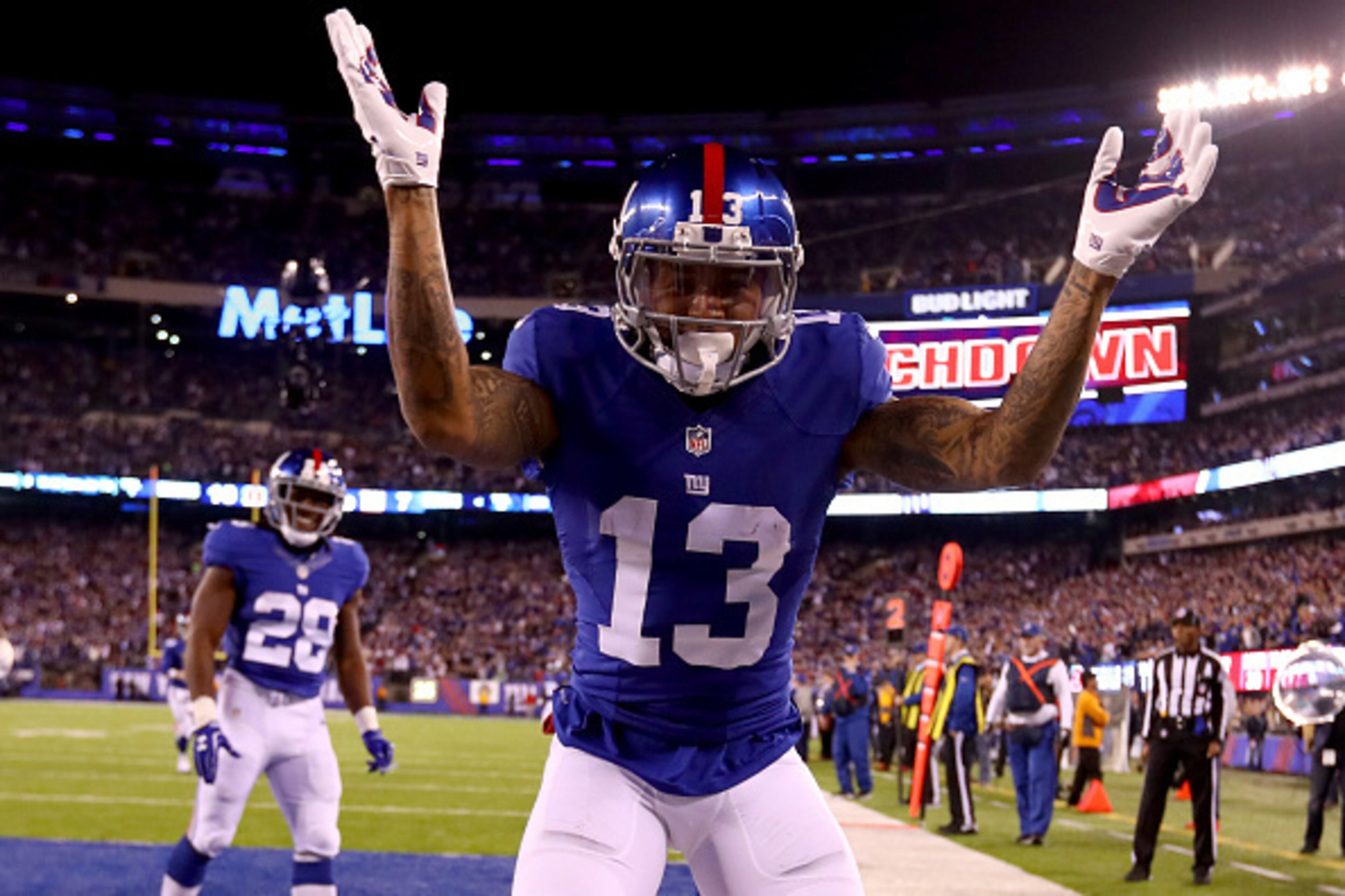 EAST RUTHERFORD, NJ - NOVEMBER 14:  Odell Beckham Jr. #13 of the New York Giants celebrates after scoring a touchdown against the Cincinnati Bengals during the second quarter of the game at MetLife Stadium on November 14, 2016 in East Rutherford, New Jers