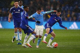 LONDON, ENGLAND - APRIL 27:  Dujon Sterling and Mason Mount of Chelsea tackle Brahim Diaz of Manchester City during the  FA Youth Cup Final - Second Leg match between Chelsea v Manchester City at Stamford Bridge on April 27, 2016 in London, England.  (Pho