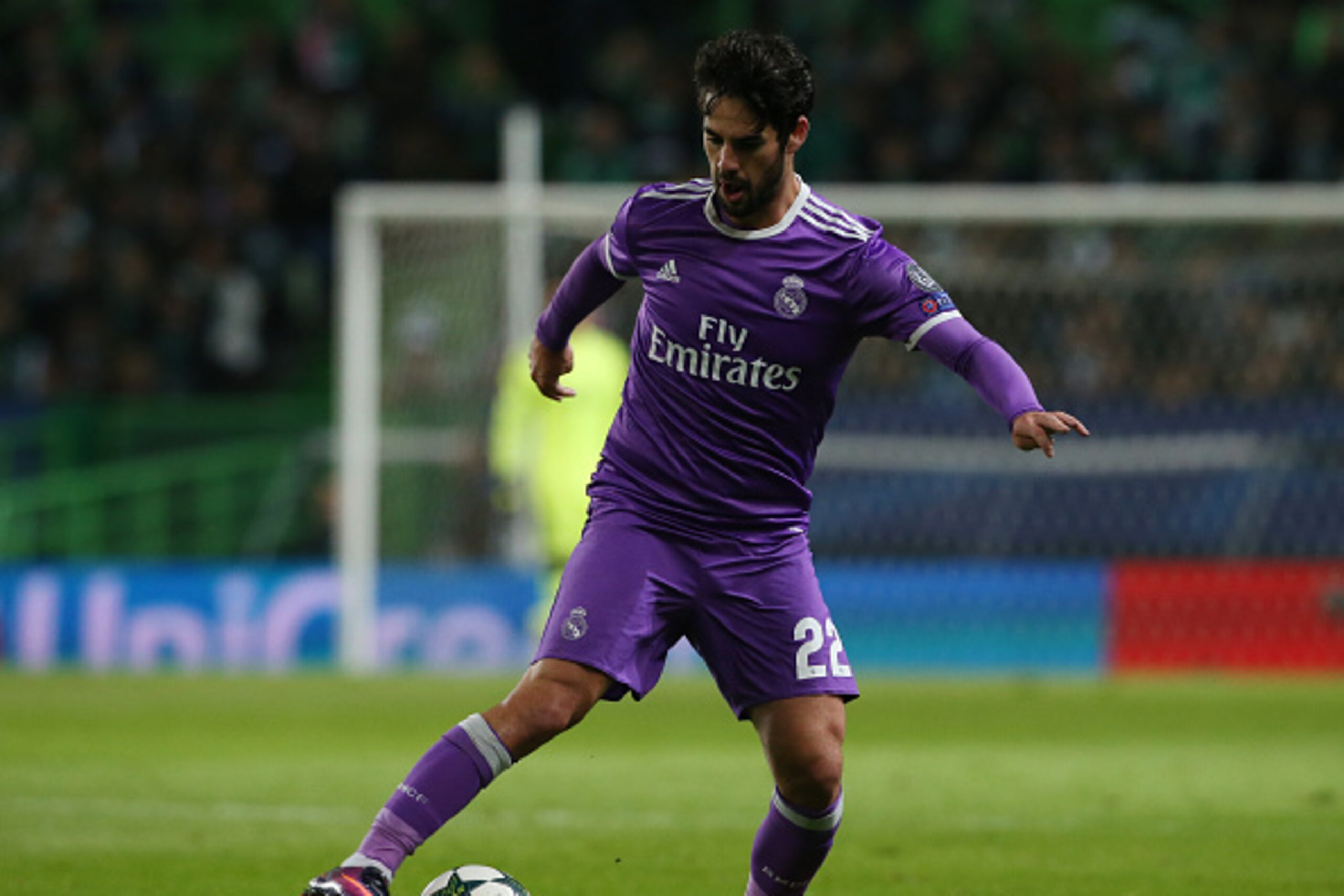 LISBON, PORTUGAL - NOVEMBER 22: Real Madrid's midfielder Isco from Spain in action during the UEFA Champions League match between Sporting Clube de Portugal and Real Madrid CF at Estadio Jose Alvalade on November 22, 2016 in Lisbon, Portugal. (Photo by G LISBON, PORTUGAL - NOVEMBER 22: Real Madrid's midfielder Isco from Spain in action during the UEFA Champions League match between Sporting Clube de Portugal and Real Madrid CF at Estadio Jose Alvalade on November 22, 2016 in Lisbon, Portugal. (Photo by G
