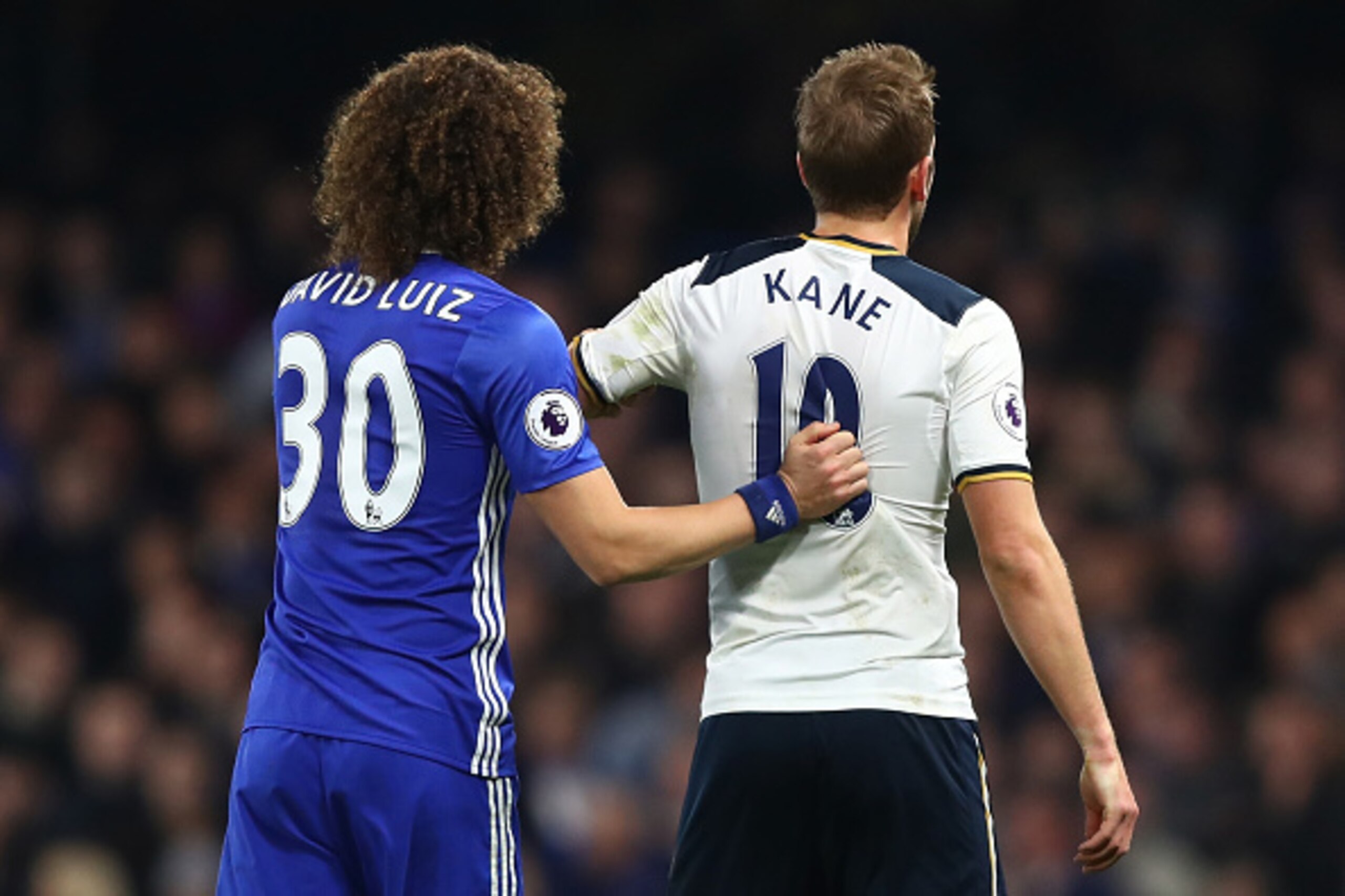LONDON, ENGLAND - NOVEMBER 26:  Harry Kane of Tottenham Hotspur and David Luiz of Chelsea tussle during the Premier League match between Chelsea and Tottenham Hotspur at Stamford Bridge on November 26, 2016 in London, England.  (Photo by Clive Rose/Getty 